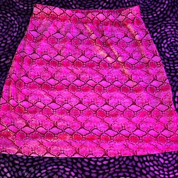 pink snake print shirt and skirt matching set - Picture 3 of 4